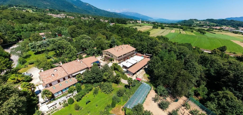 Vista panoramica dei dintorni dell'agriturismo Val De Roa