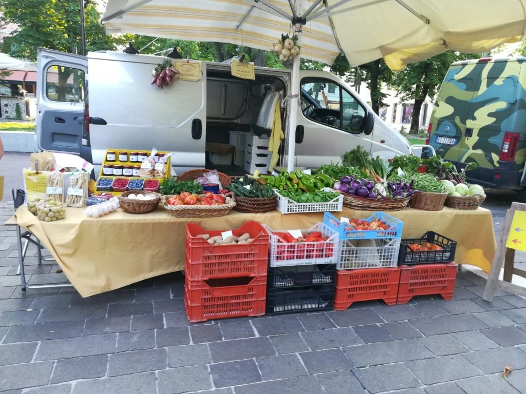 Mercato settimanale di Onè di Fonte, prodotti locali della Pedemontana del Grappa