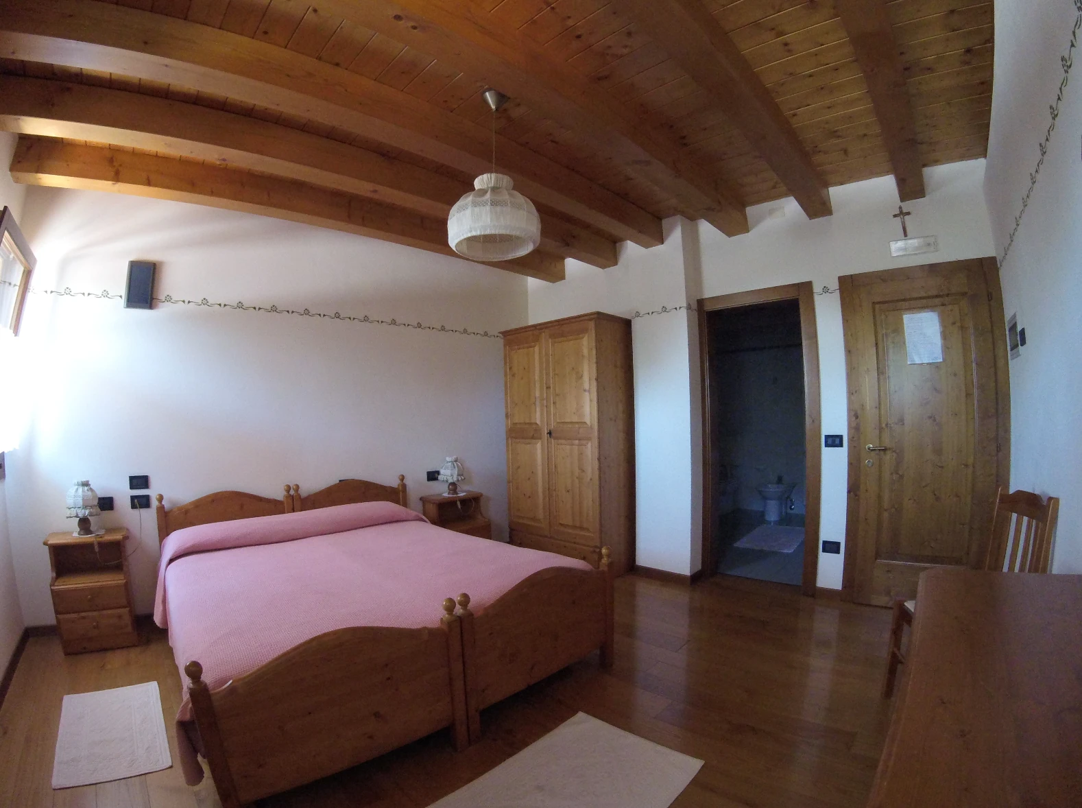 Mini appartamento in stile tirolese con cucina attrezzata